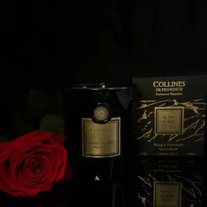 Свічка Чорна троянда, 360 г - Collines de Provence арт. C3672RON