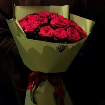 25 red roses